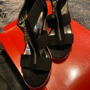 Guess black wedges